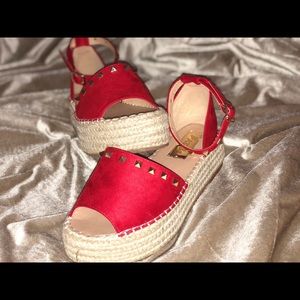 Size 10 RED flatforms!